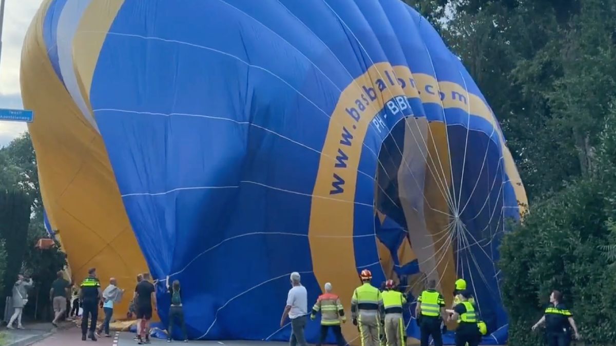 Luchtballon maakt noodlanding in woonwijk Nijmegen