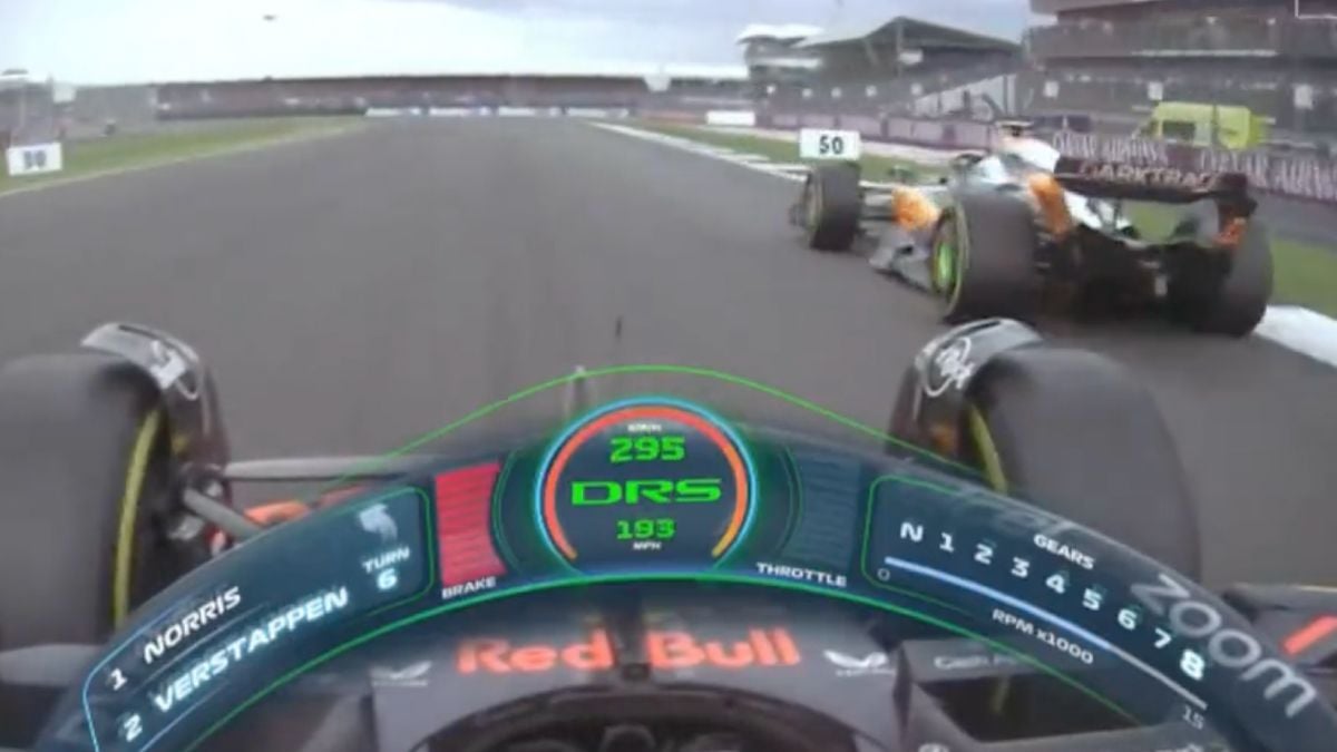 Max Verstappen flikt het weer en wint British Grand Prix