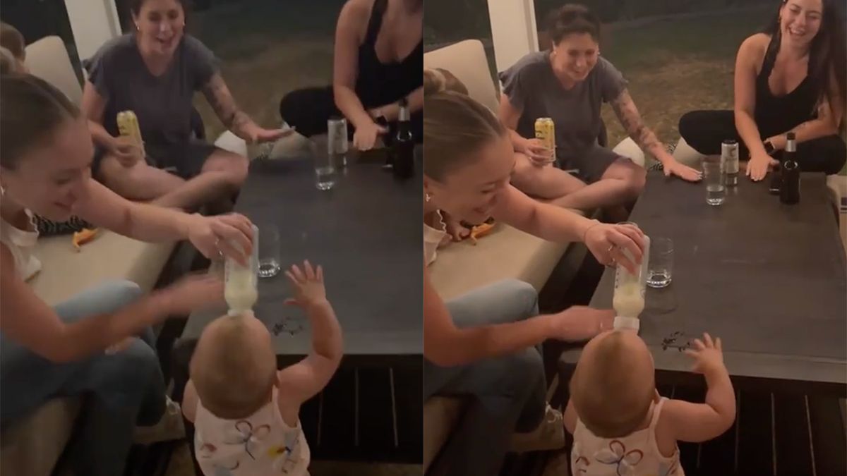 Gezelligheid van het feestleven wordt baby met de fles ingegoten