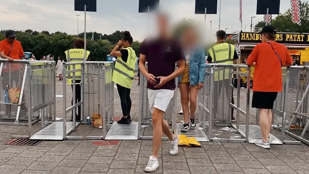 Journalist Darshan laat zien dat een stadionverbod niets voorstelt in Nederland