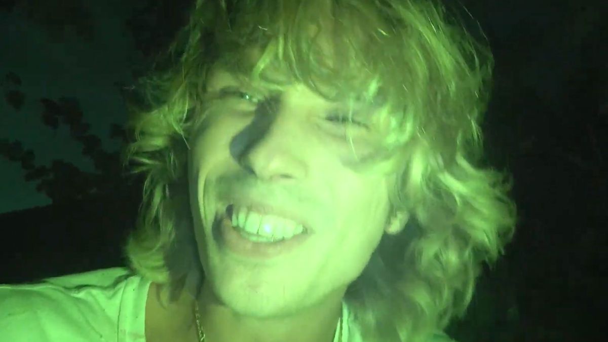 Youtuber Acid trotseert prikkelbosjes om gratis op Tomorrowland binnen te komen