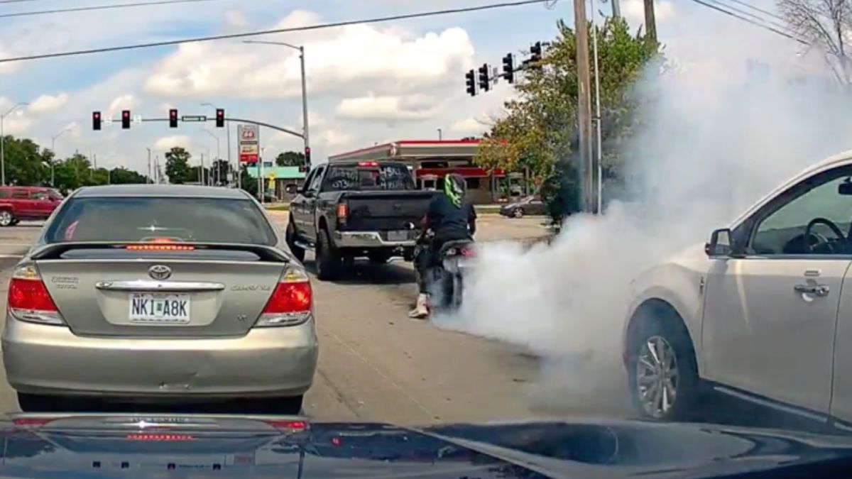 Burn-out met motor bij verkeerslicht bleek toch niet zo'n goed idee