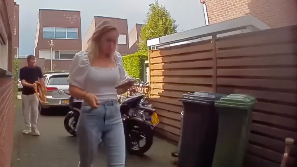 Duidelijk wie het echte schatje is van motorrijder