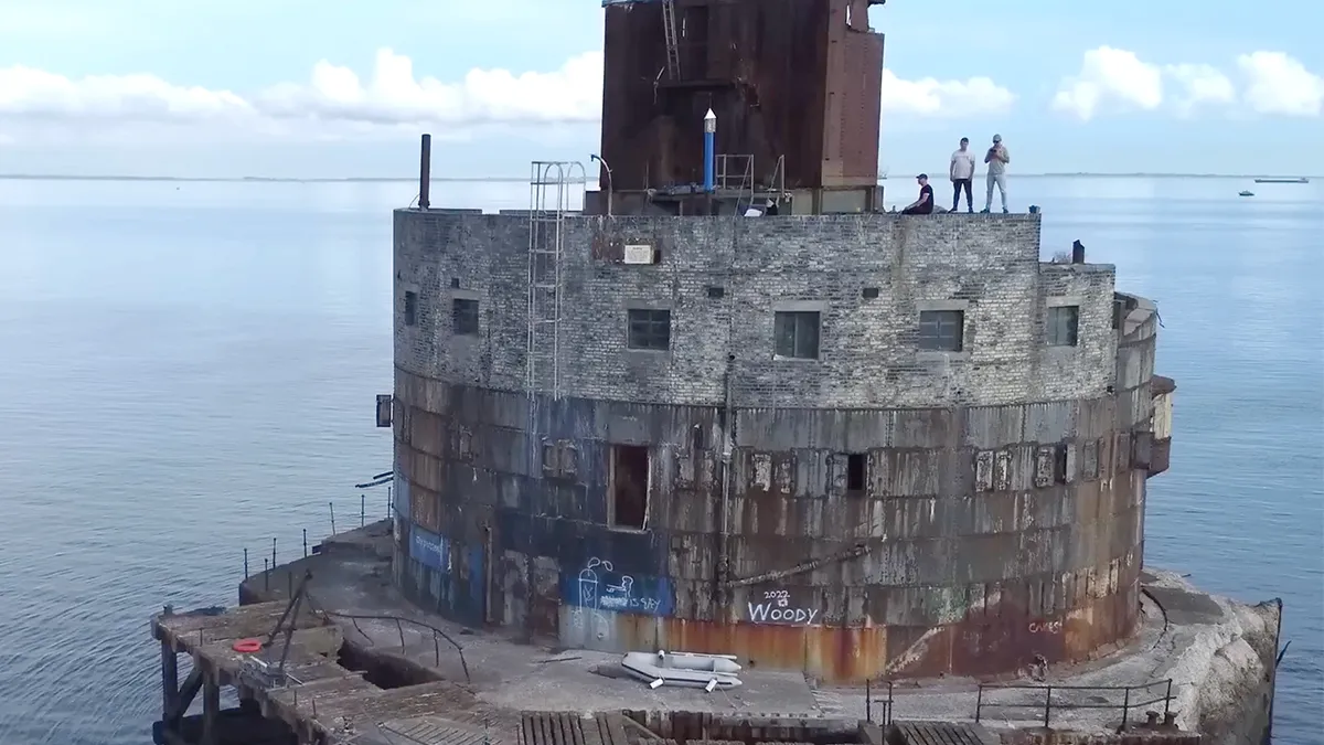 Een kijkje nemen op verlaten zeeforten uit WWI en WWII in het Verenigd Koninkrijk
