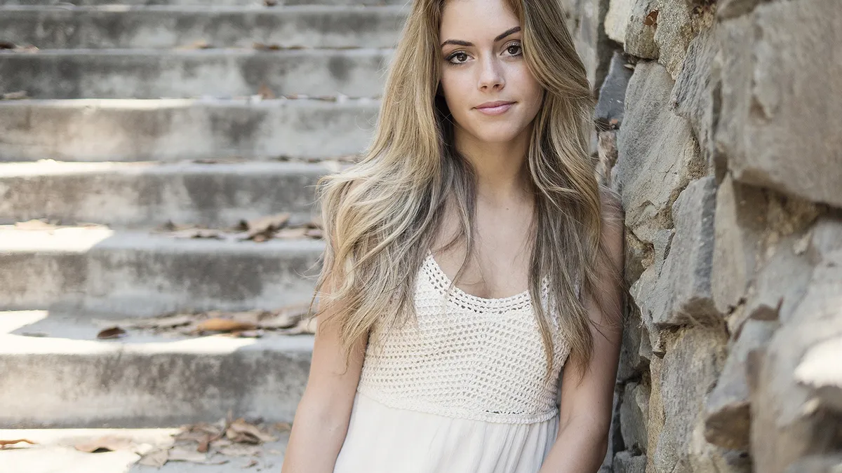 Meid gebruikt slaapkamerspeeltje van moeder en het wordt alleen maar erger