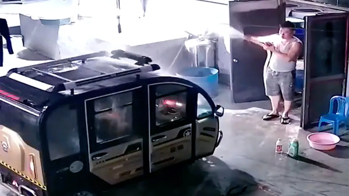 Tuktuk houdt er niet van om gewassen te worden