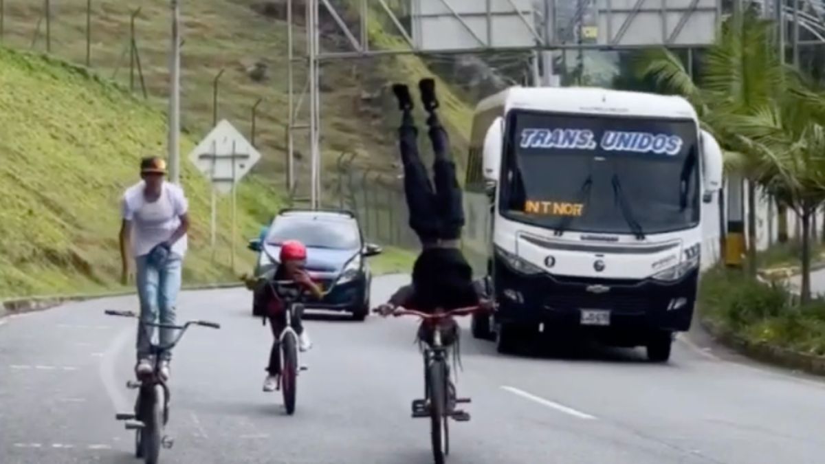 In Medellin omgeving fietsen kinderen anders