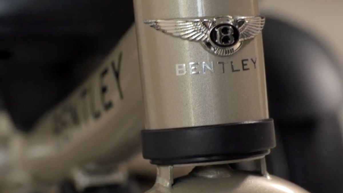 De Bentley Mulliner Trike voor als je geld wilt besparen op een kinderwagen