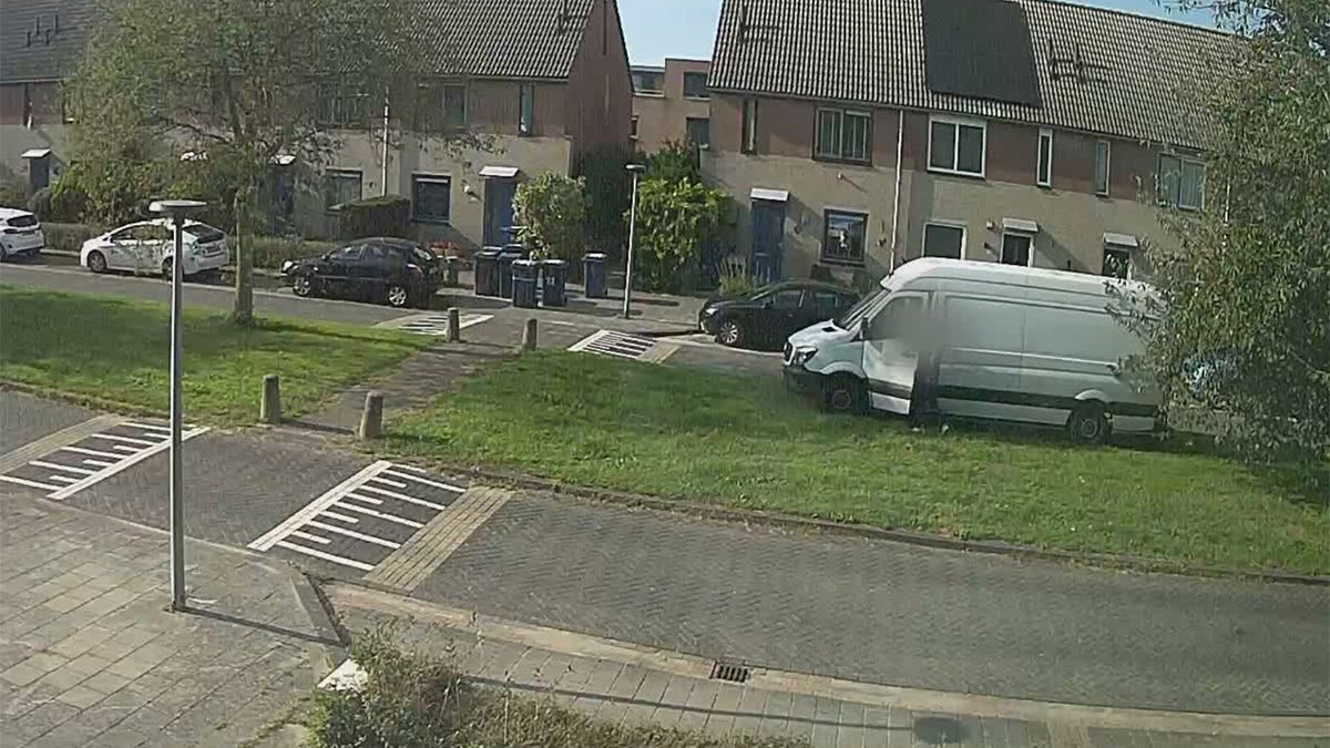 Konijntje Okkie laten inslapen, omdat PostNL-bezorger pakketje over schutting gooide