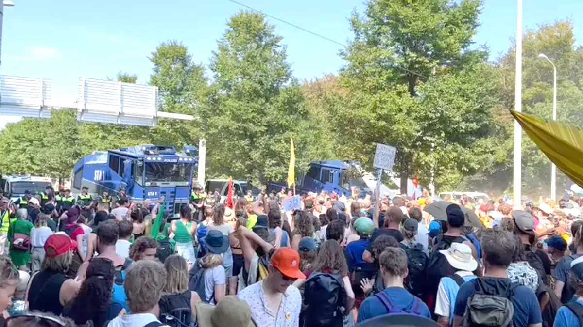 Politie meldt ouders aan bij 'Veilig Thuis', omdat ze kinderen mee namen naar demonstratie A12