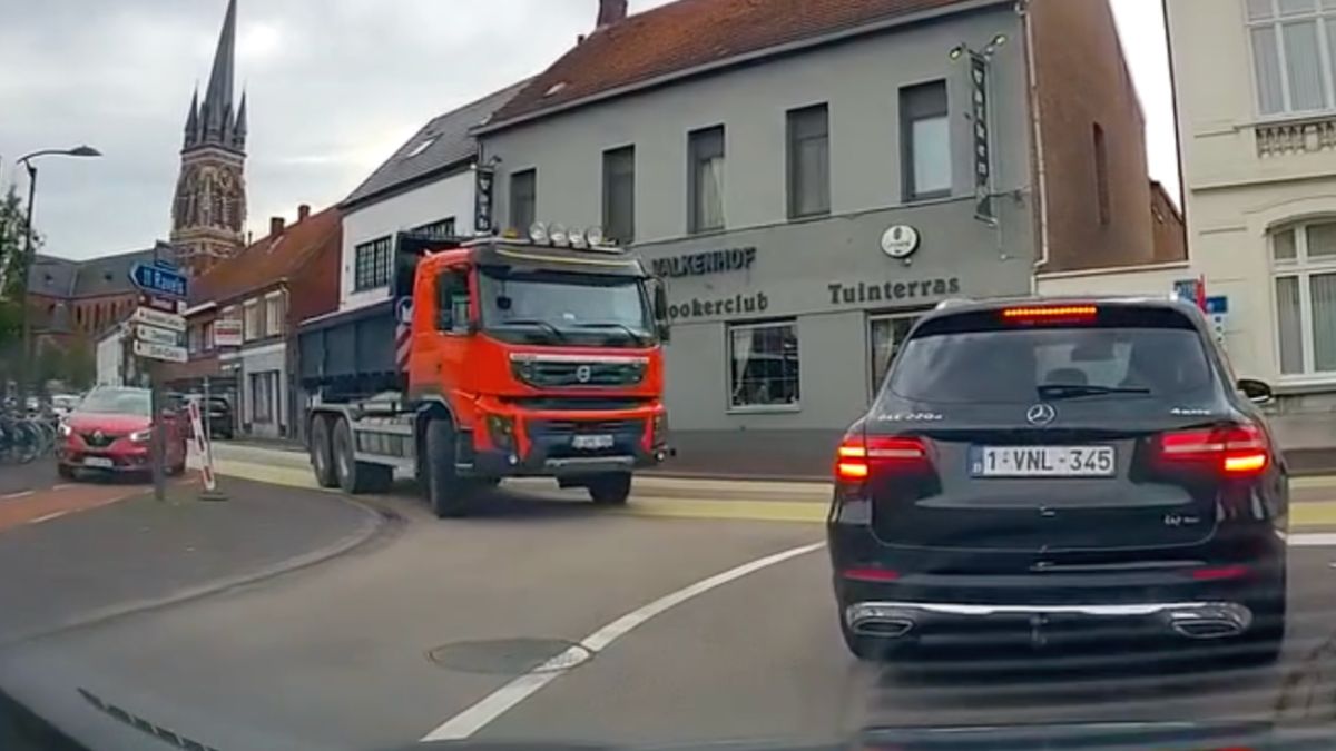 Belg in Arendonk maakt bijzondere inhaalactie om achter vrachtwagen weg te komen