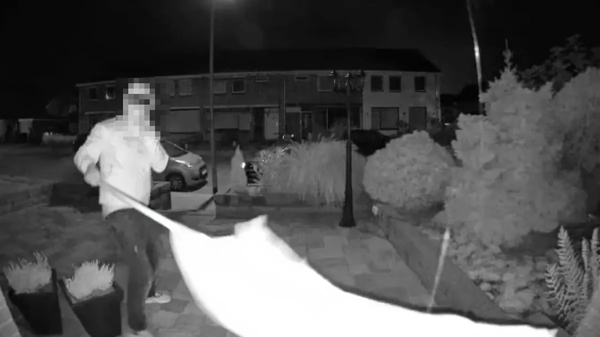 thumb vk beelden israelische vlaggen stelen en in de fik steken op urk