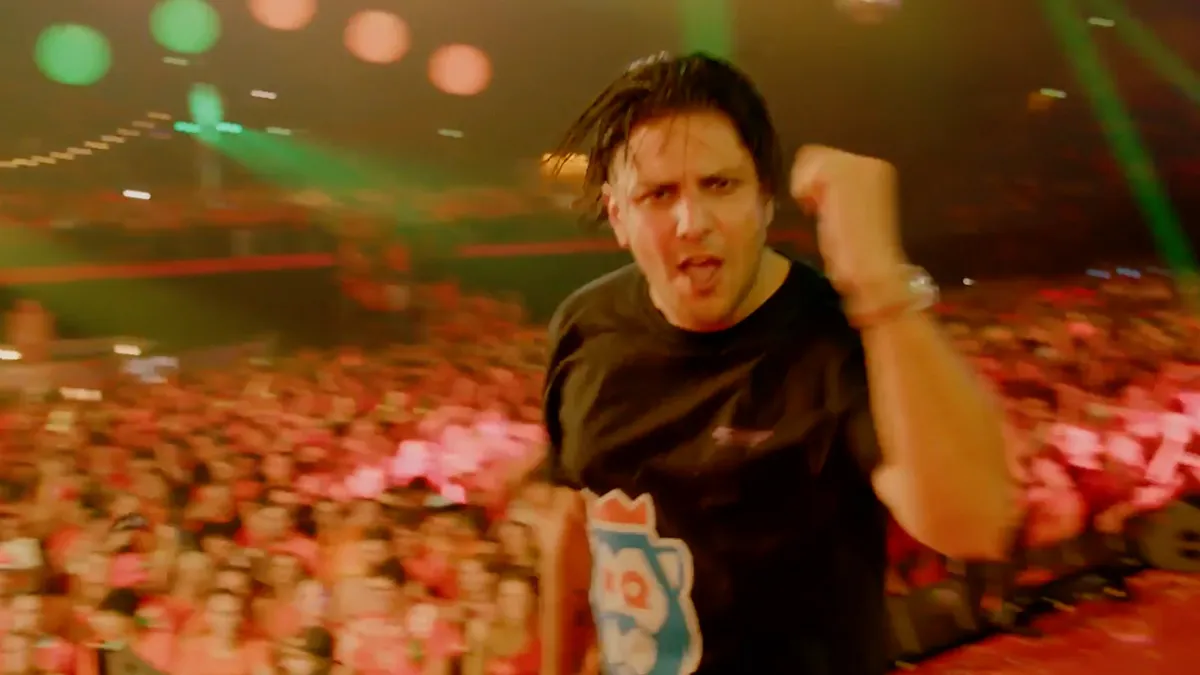 thumb vk outsiders heeft kiss kiss van tarkan onder handen genomen