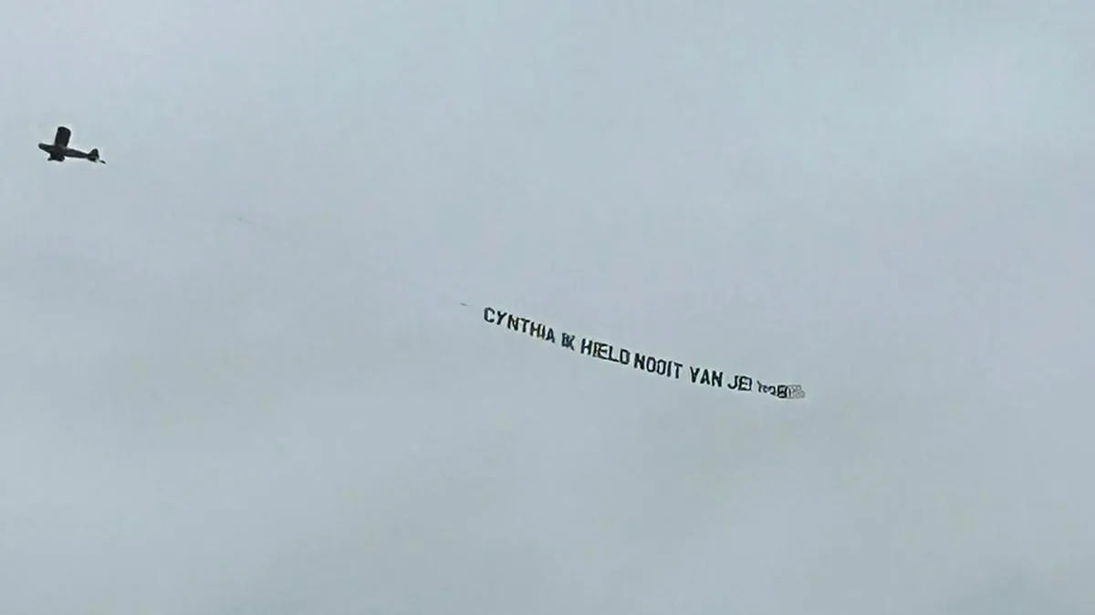 thumb vk vliegtuigje boven apeldoorn