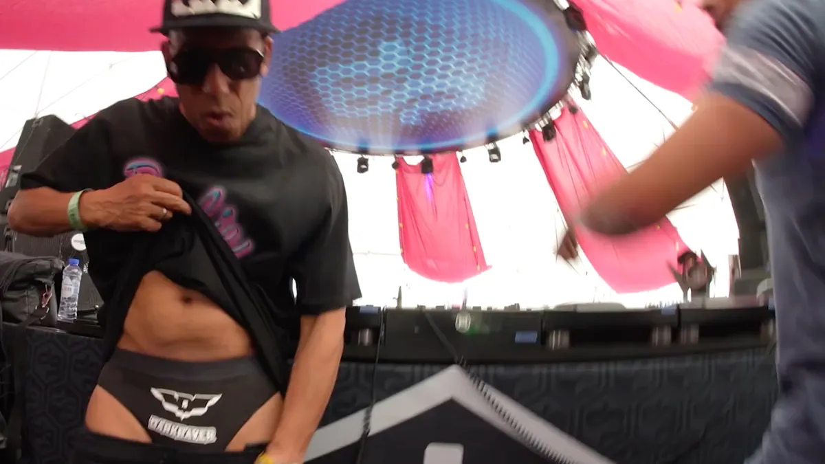 thumb vk zomer ellende 20 ep04 feestje bouwen met bass chaserz