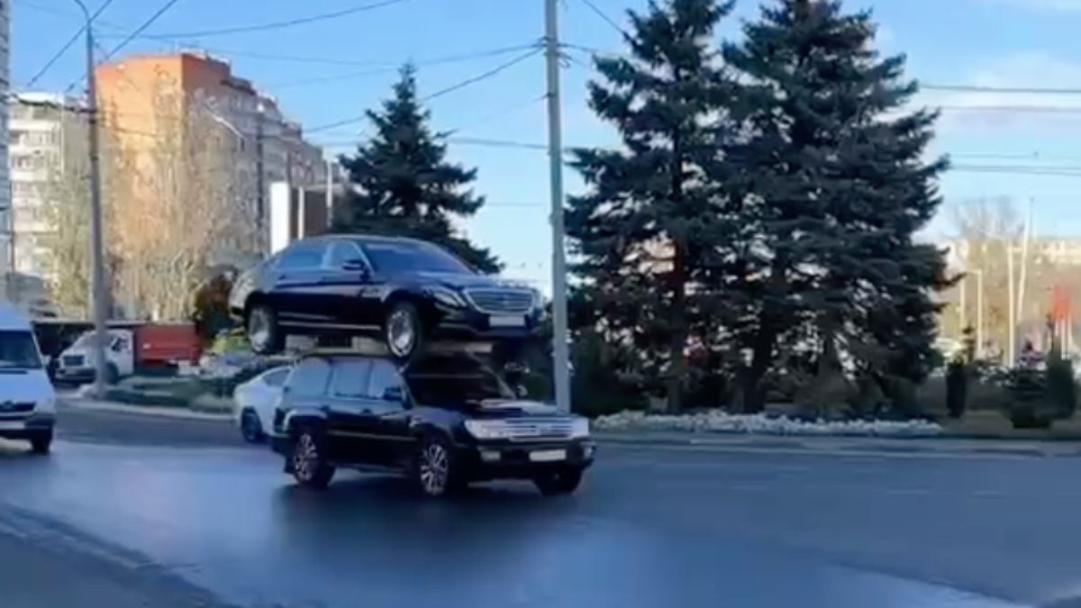 Mercedes kun je ook gewoon meenemen op je dak, blijkbaar…