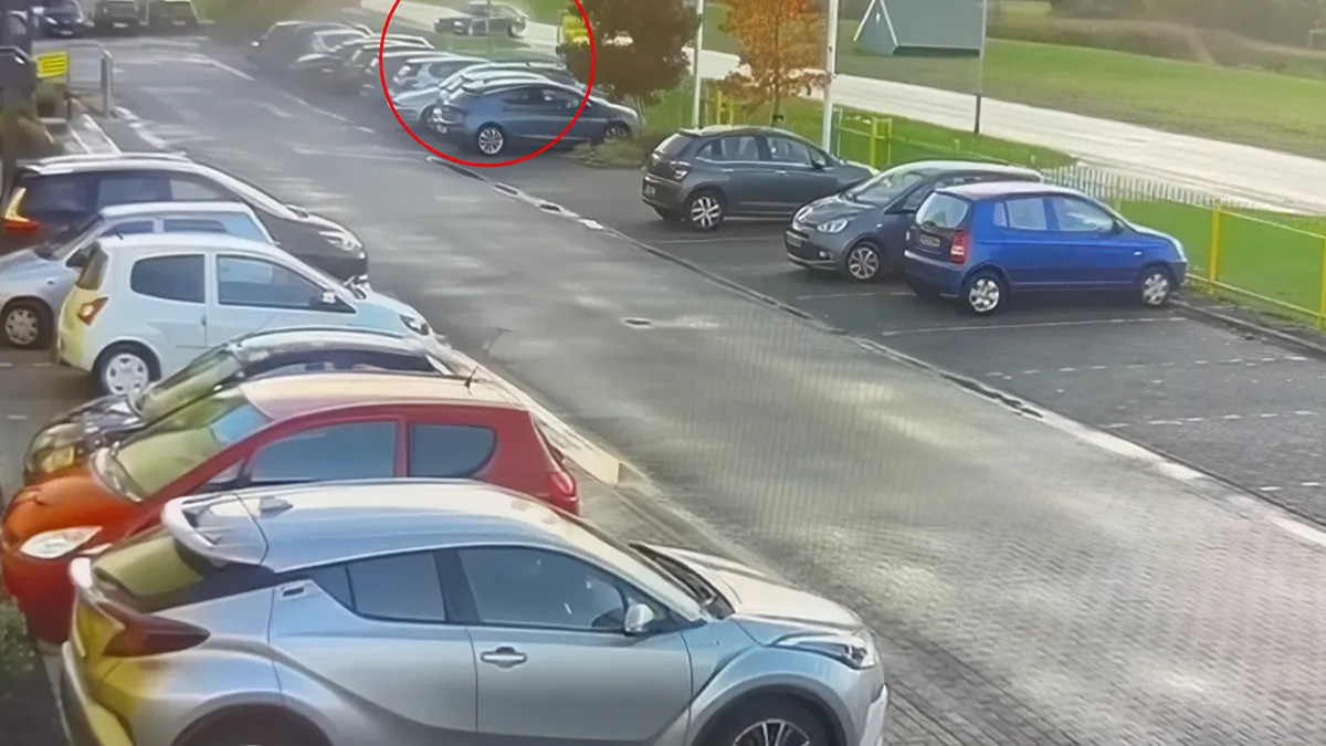 thumb vk beelden opgedoken van heftige crash van auto die uit de bocht vliegt in enschede