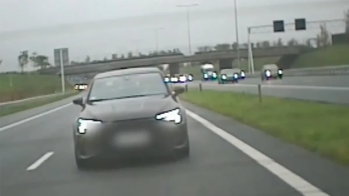 thumb vk gehuurde audi rs3 rijdt meer dan 200 kilometer per uur in regenachtig weer