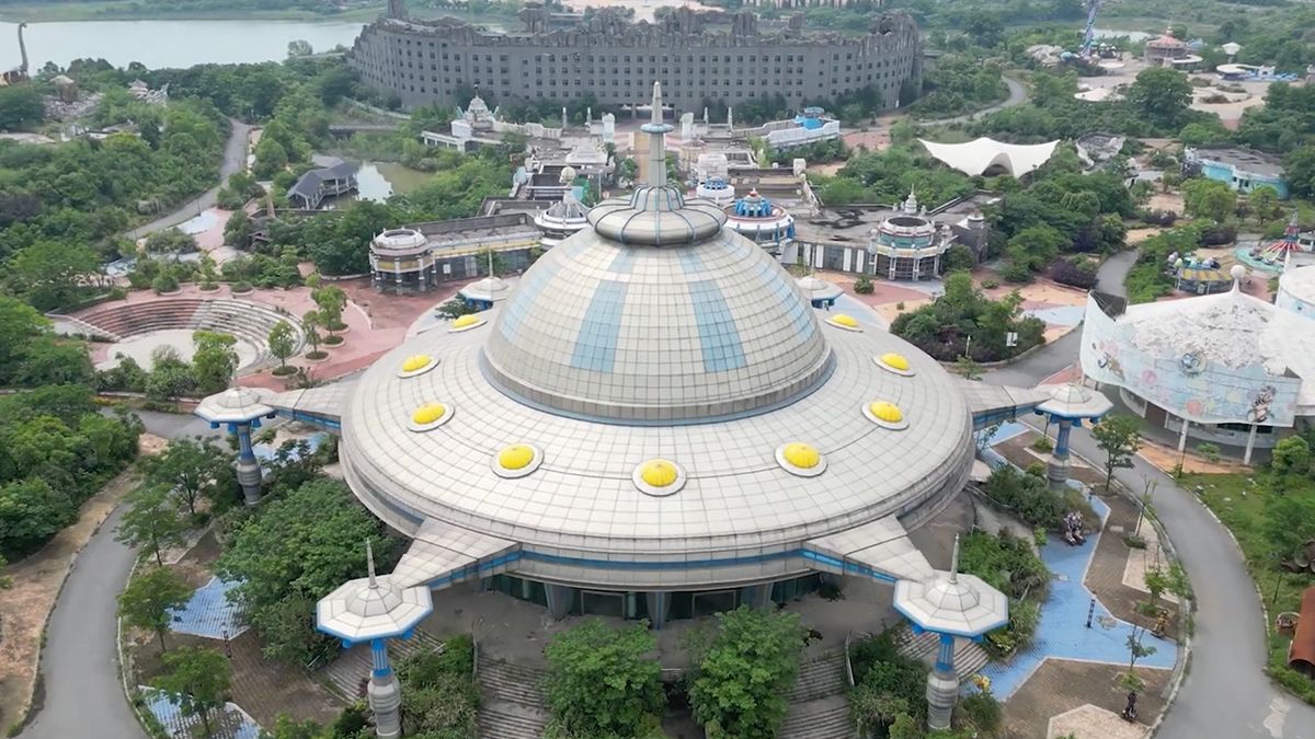 Kijkje in verlaten pretpark in China dat ooit de concurrentie met Disney aan moest gaan
