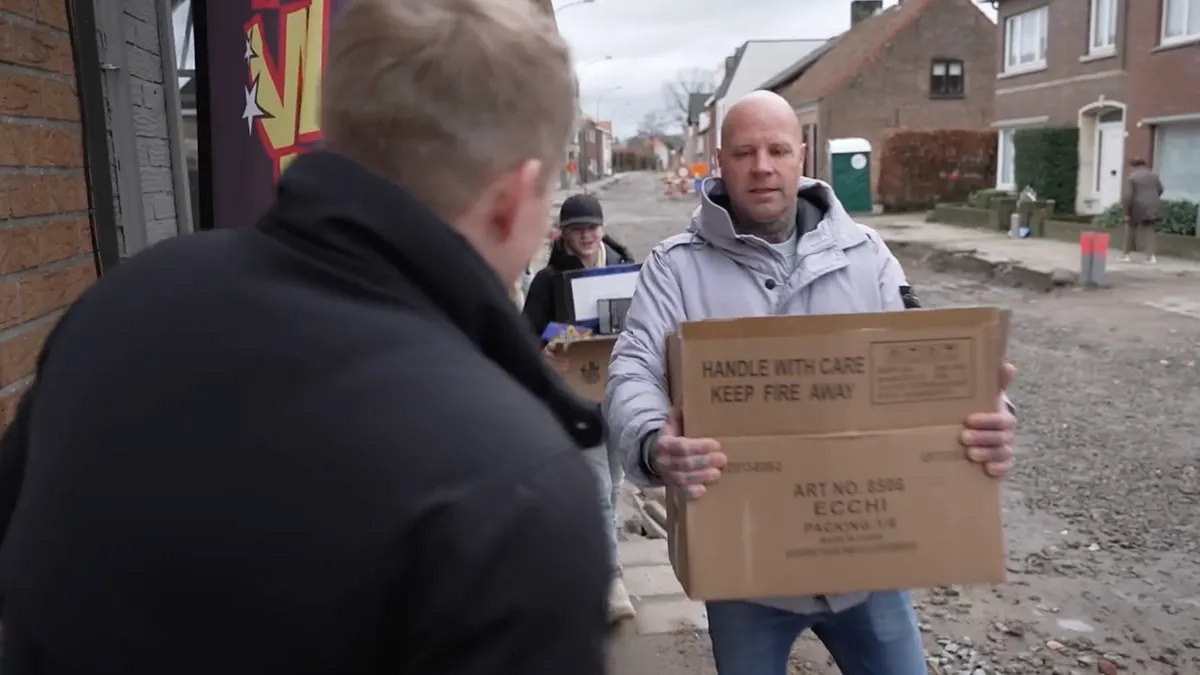 thumb vk het mag eigenlijk niet he maar we doen het lekker toch illegaal vuurwerk kopen in belgie