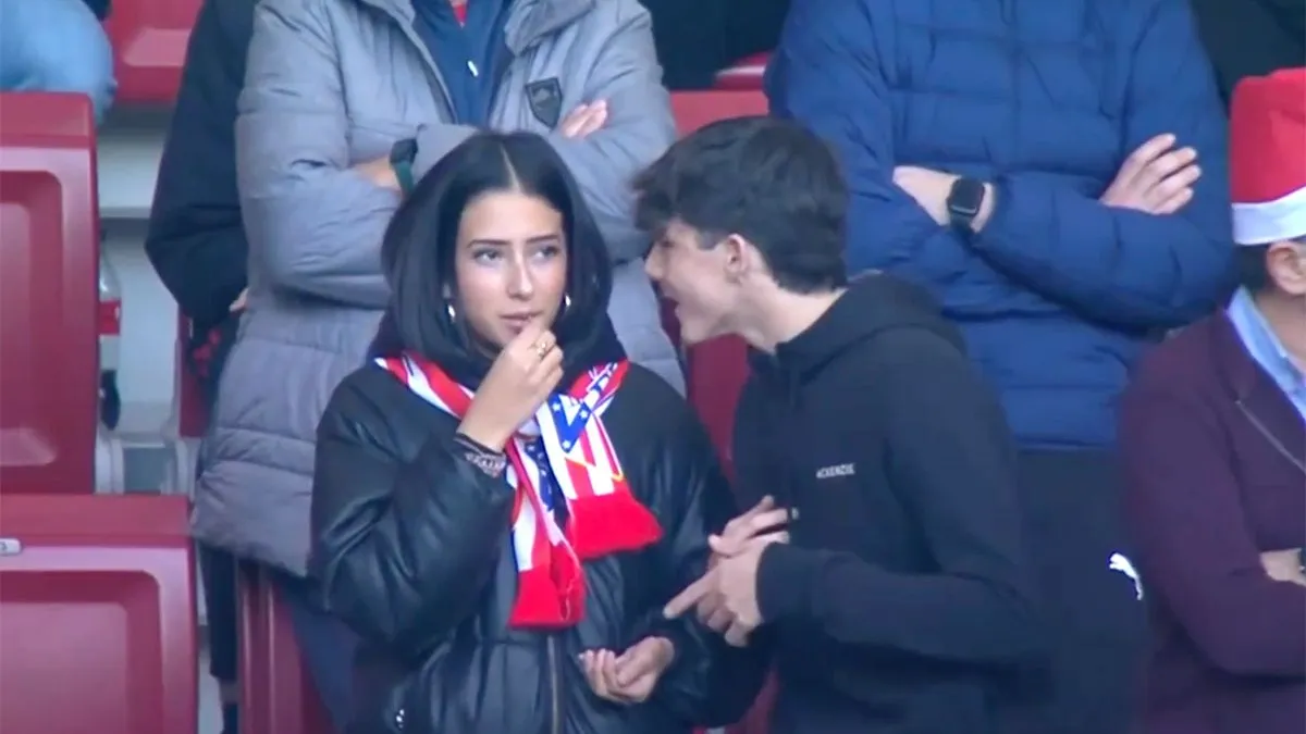 thumb vk jongen probeert tijdens wedstrijd atletico madrid tegen sevilla uit friendzone te komen