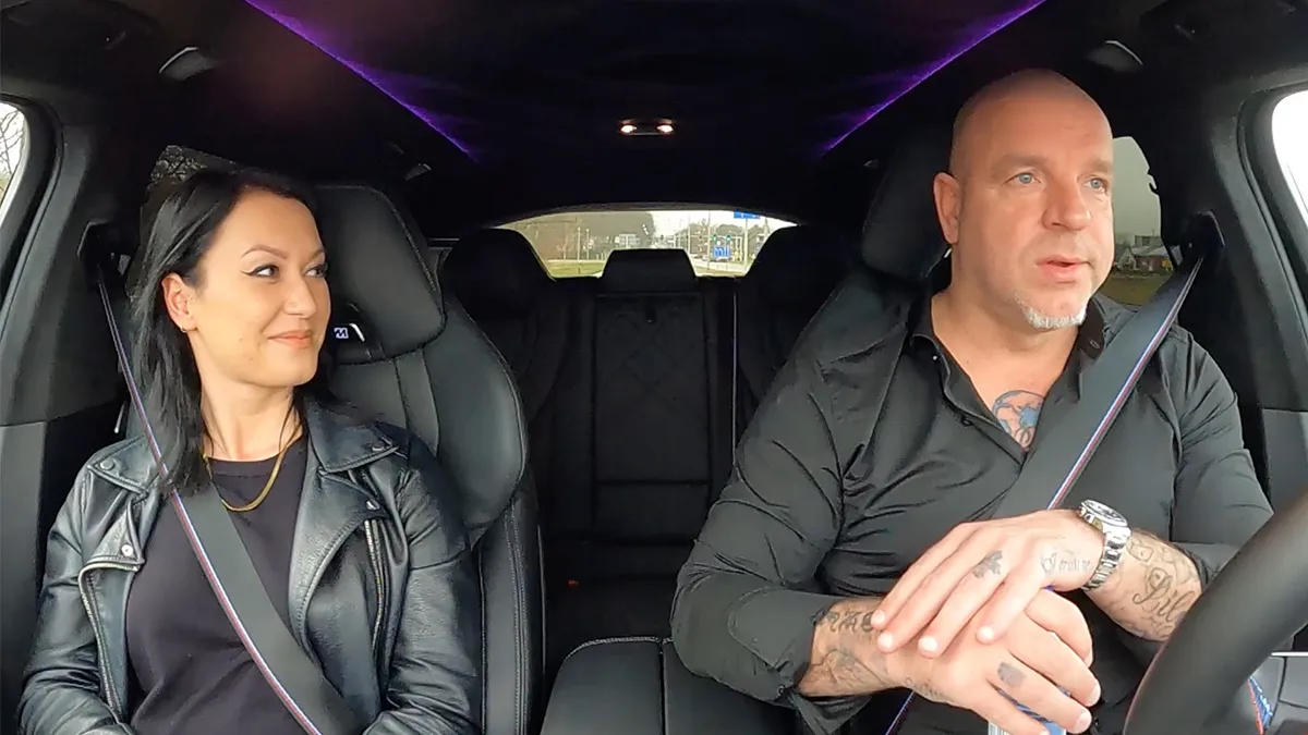 thumb vk laura de hoog bij andy van der meijde in de auto