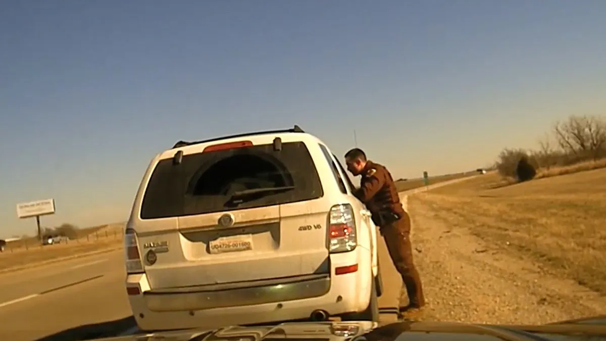 thumb vk angstaanjagend moment voor politieman uit oklahoma tijdens verkeerscontrole