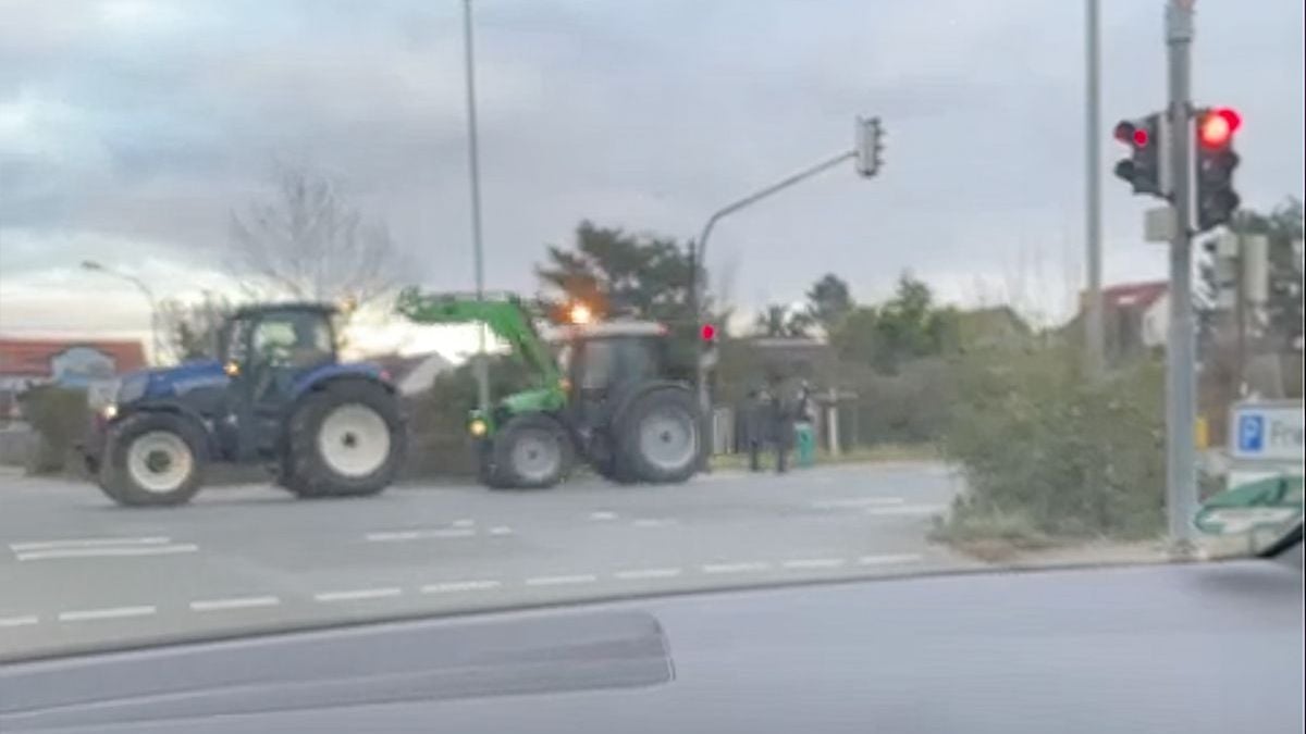 Duits boertje vergeet te remmen met zijn trekker