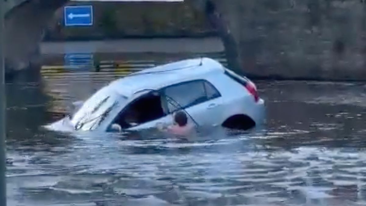 Held in Delft: Student springt in ijskoude gracht om vrouw uit auto te redden