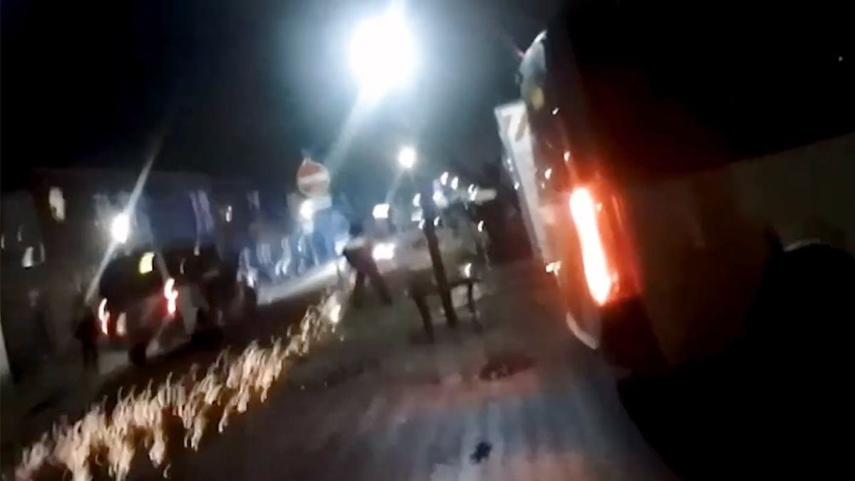 Politie deelt bodycambeelden hoe agenten worden geraakt door vuurpijl in Nieuw-Beijerland