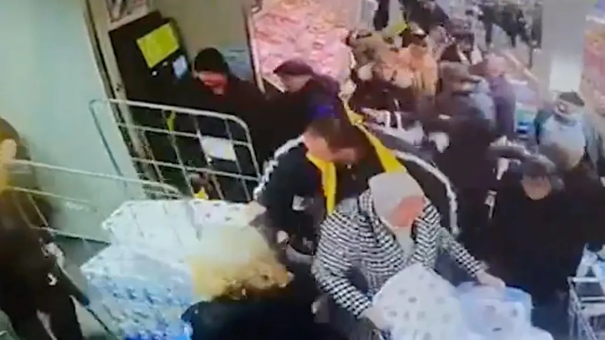 thumb vk supermarkt in utrecht doet wc papier in aanbieding winkel helemaal geplunderd