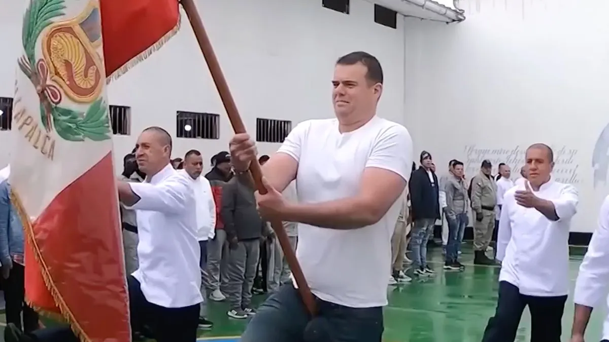 thumb vk gespierde joran van der sloot duikt op in video en toont zich een modelgevangene in peru