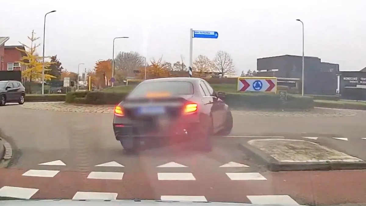 thumb vk politie achtervolgt automobilist en komt thuis op de koffie