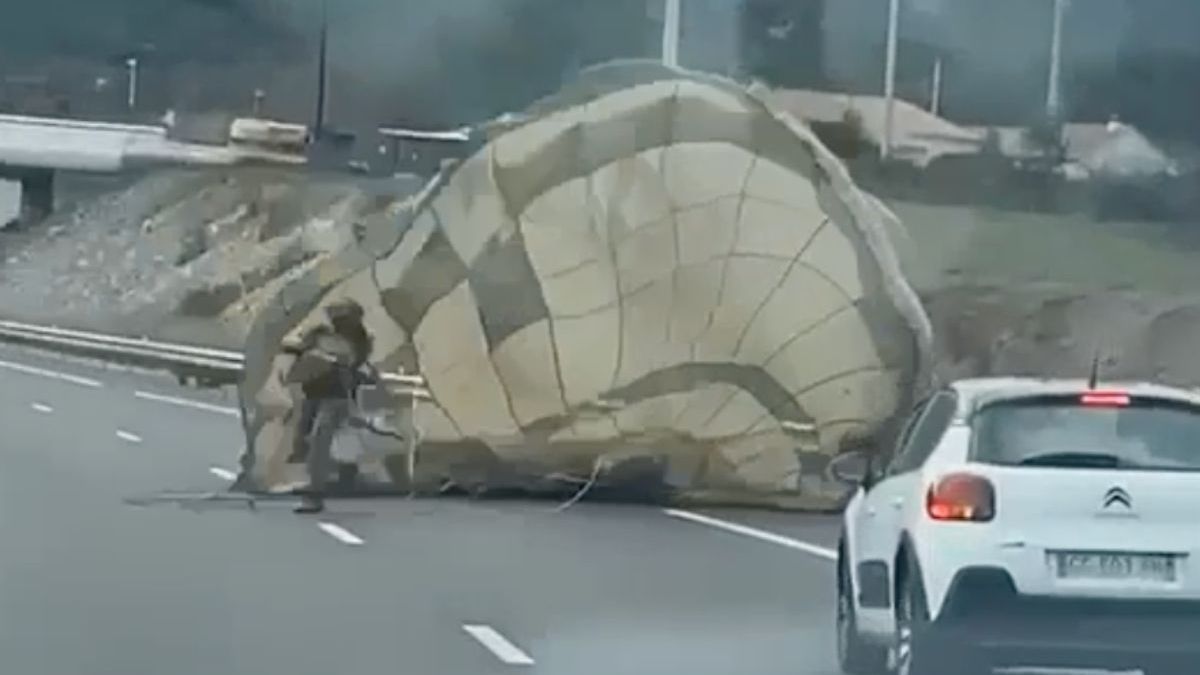 Franse soldaat landt na parachutesprong op een snelweg op Corsica