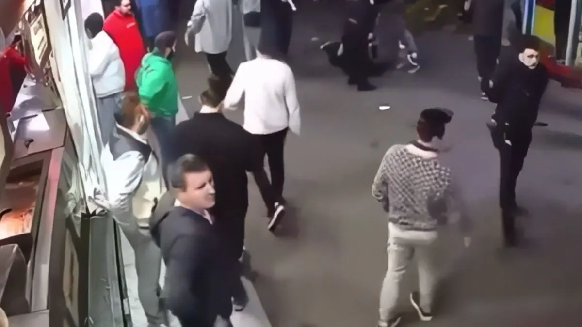 thumb vk jongeren en medewerkers van kermis hebben ruzie op kermis in parijs