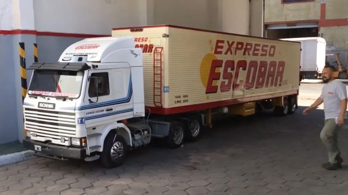 thumb vk als je een heel kleine chauffeur bent heb je een heel kleine vrachtwagen nodig
