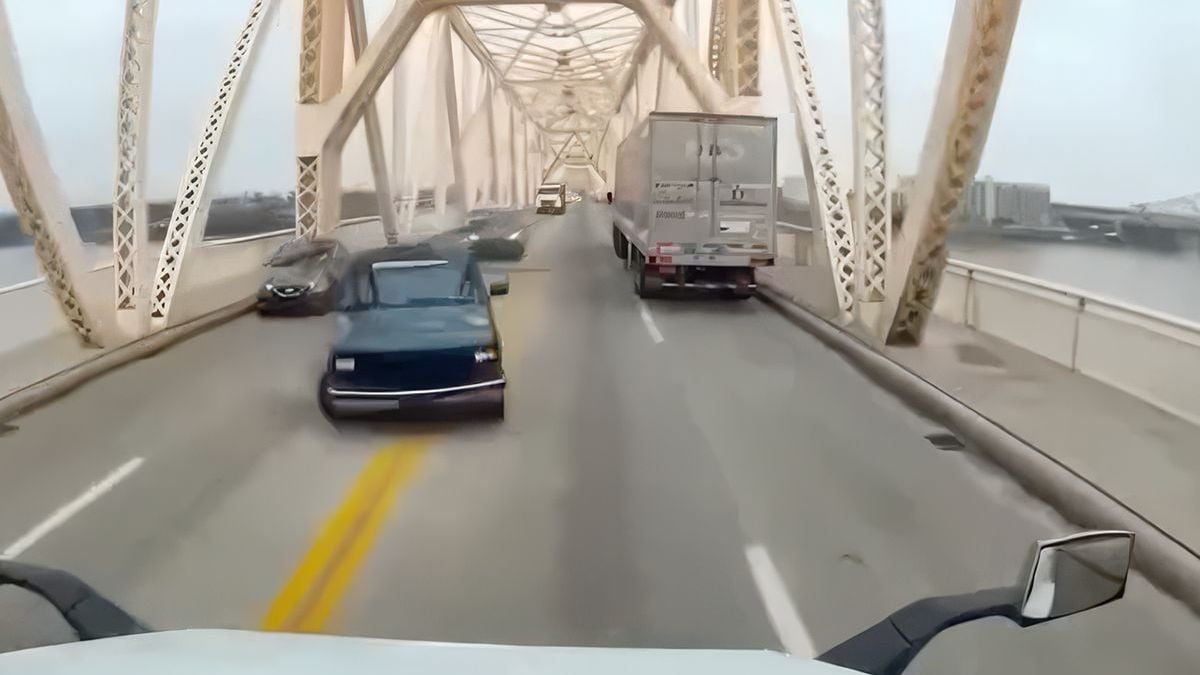 Dashcam beelden vrijgegeven van vrachtwagen die aan brug bungelde in Amerikaanse Louisville