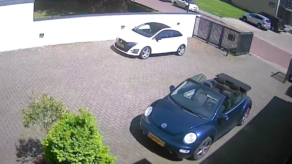 thumb vk oeps handrem vergeten daar gaat je auto of toch niet