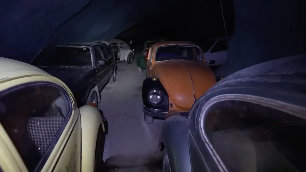 thumb vk oude volkswagen autos gevonden in een verlaten mijn in een berg in zwitserland