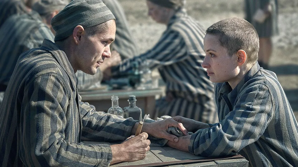thumb vk the tattooist of auschwitz de enige jood die ooit gaskamer inging en er levend uit is gekomen
