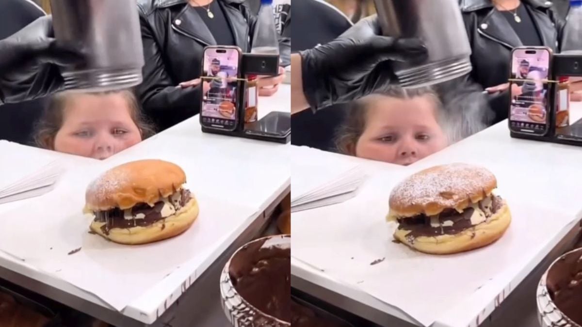 Dochter is evenbeeld van vader tijdens het wachten bij Italiaanse bakker