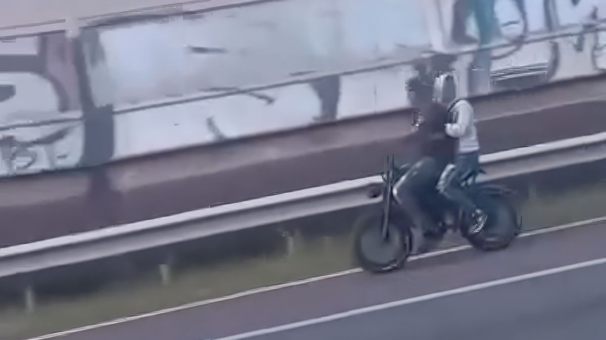 Fatbike op de snelweg bij Rotterdam