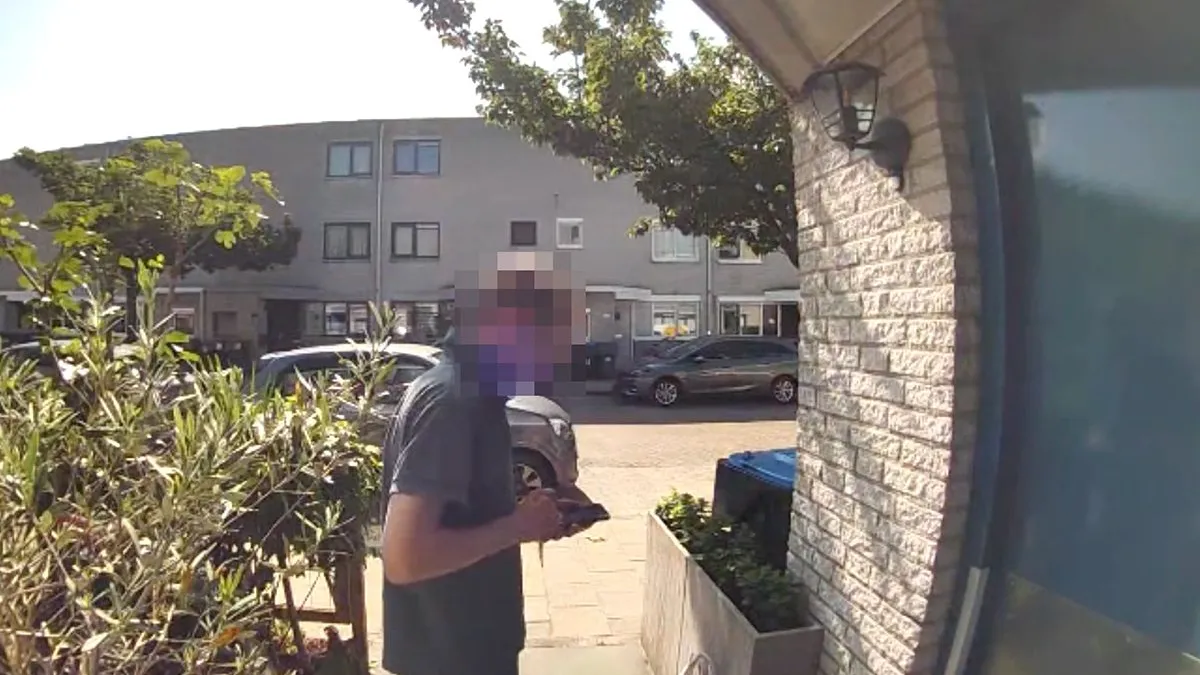 thumb vk man moet fiets ophalen in spijkenisse maar wait for it