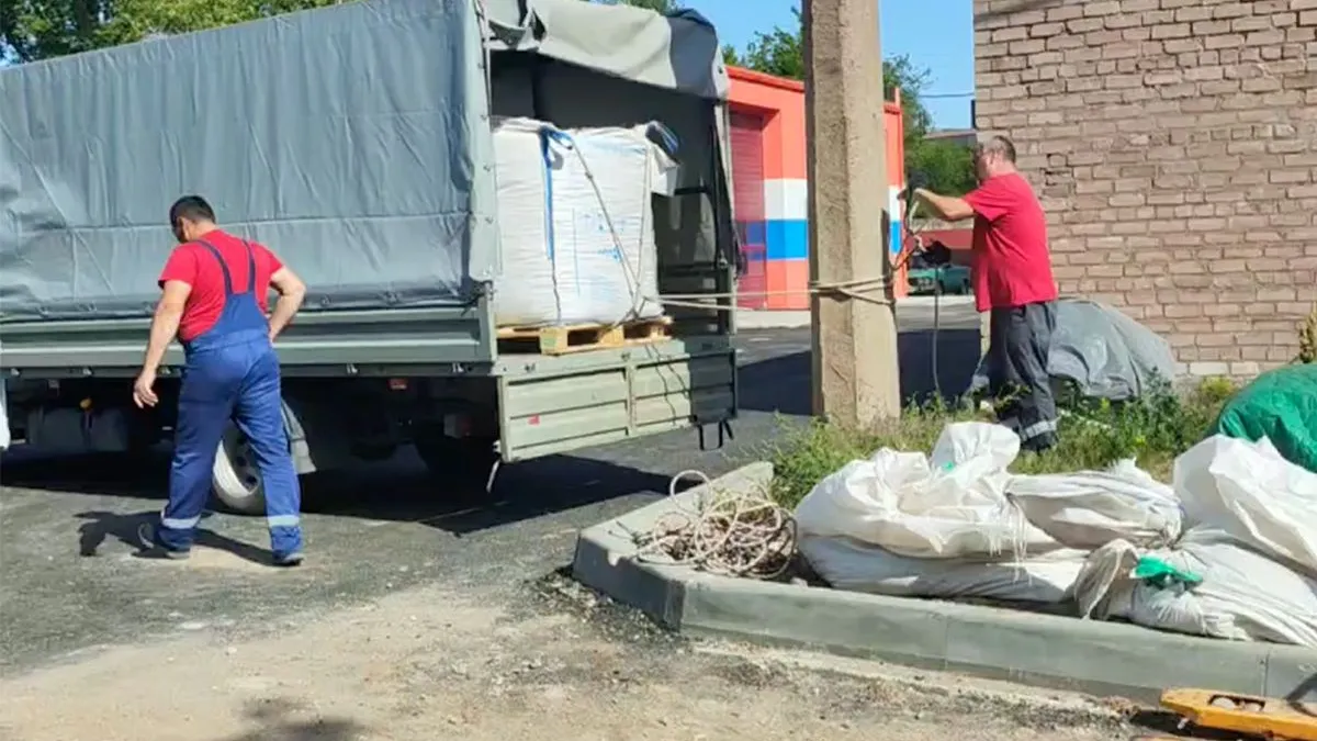 thumb vk vindingrijke chauffeur weet wel raad met een zandzak