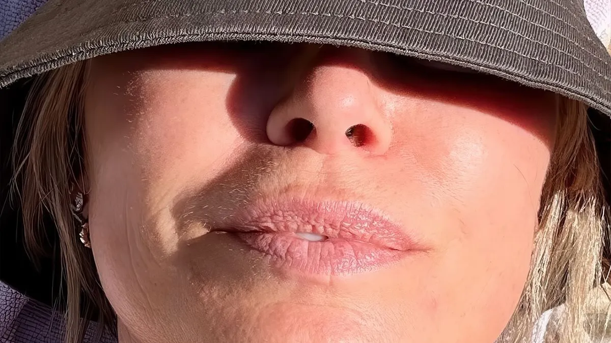 thumb vk bridget maasland is op vakantie maar lijkt het koud te hebben