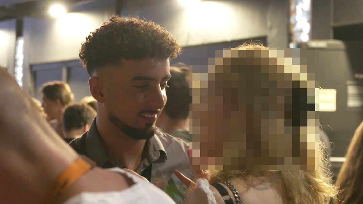 DJ Aryan Parsa mag alles doen bij "dame", als zij en haar vriendinnen naar binnen mogen