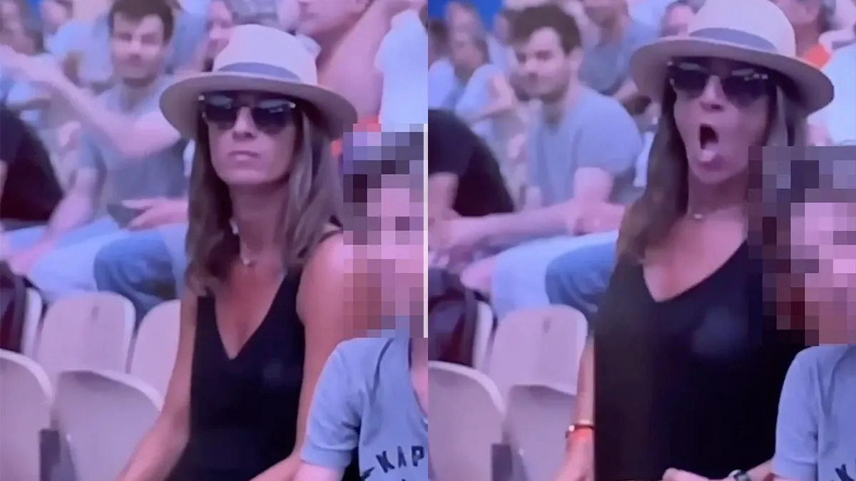 thumb vk jennifer aniston look a like flasht tijdens tenniswedstrijd iga swiatek tegen danielle collins