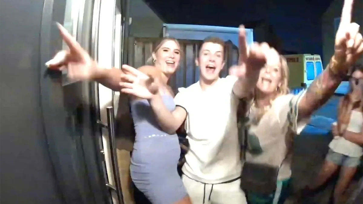 thumb vk jim is 18 en dat betekent groot feest voor zijn vrienden de deurbel is de klos