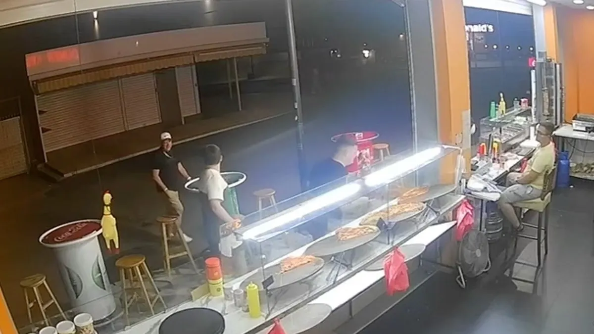 thumb vk na het stappen nog even een cheeseburger en een vitrine halen