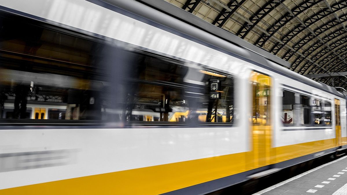 NS trekt reizigers: Meer dan 100 video's online van treinrukkers in Nederlandse trein